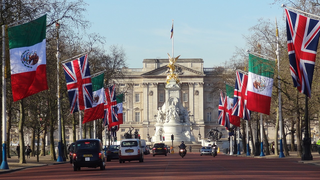 Największe atrakcje w Londynie  - pałac Buckingham