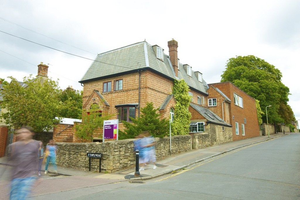 короли колледжа / college kings. King’s school of english лондон. Oxford kings st. Kings education. King's education.